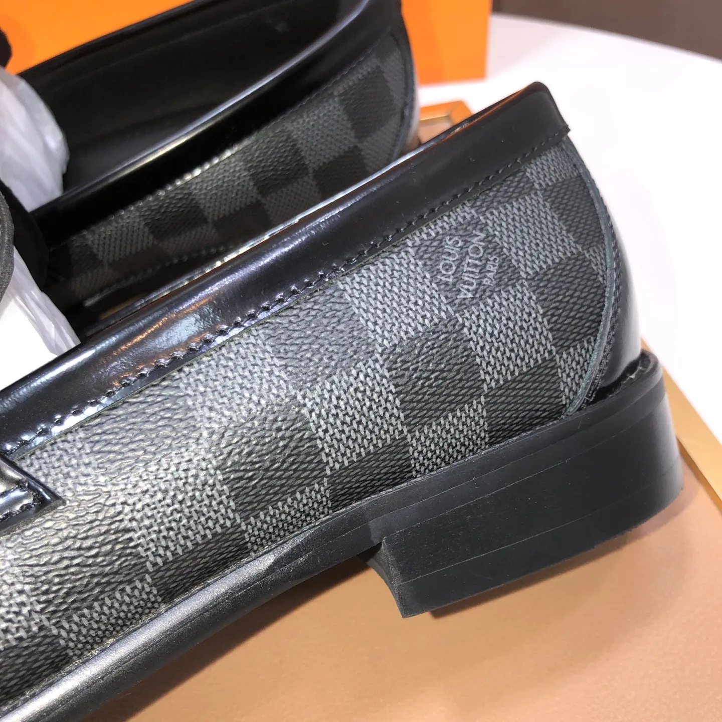 Men's men's shoes💰540💰[LV] (original single cowhide lining)🍀LV's latest genuine leather business suit shoes are available on the official website at the same time. The first-layer cowhide imported from Italy is made of heavy gold, and the official website has a 1:1 rubber outsole. Versatile to wear, high-end without losing class, and the color combination is extraordinary. This four-season style is alluring when worn on your feet, showing off your big-name flair. Standard code 38-45 (45 customized)